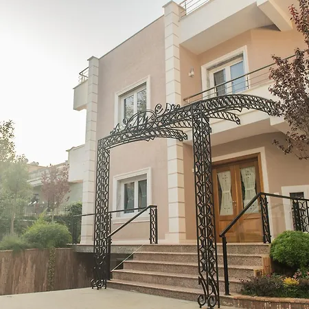 Отель Vila Bregu 4*