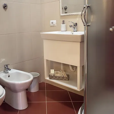 Vila Bregu Отель