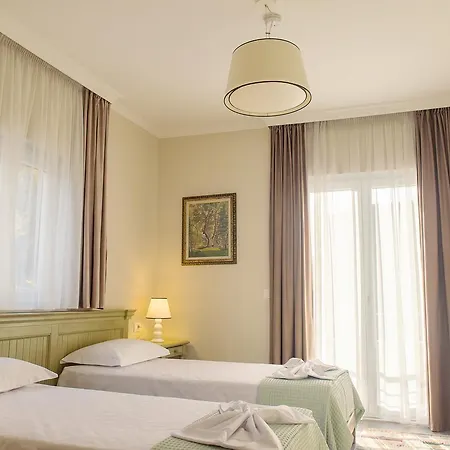 Vila Bregu Тирана