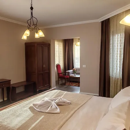 Vila Bregu Отель